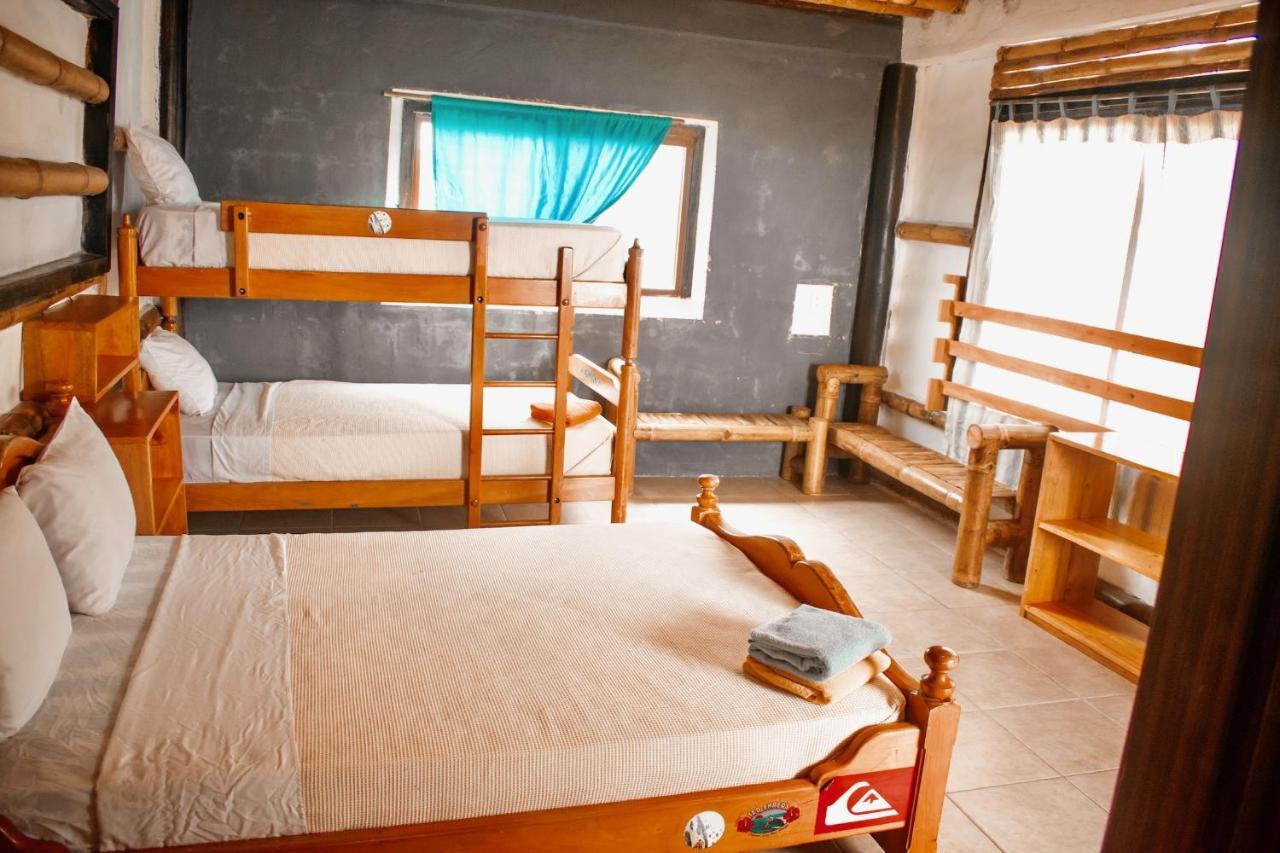 La Facha hostel suites Restaurant Surf Mompiche Extérieur photo