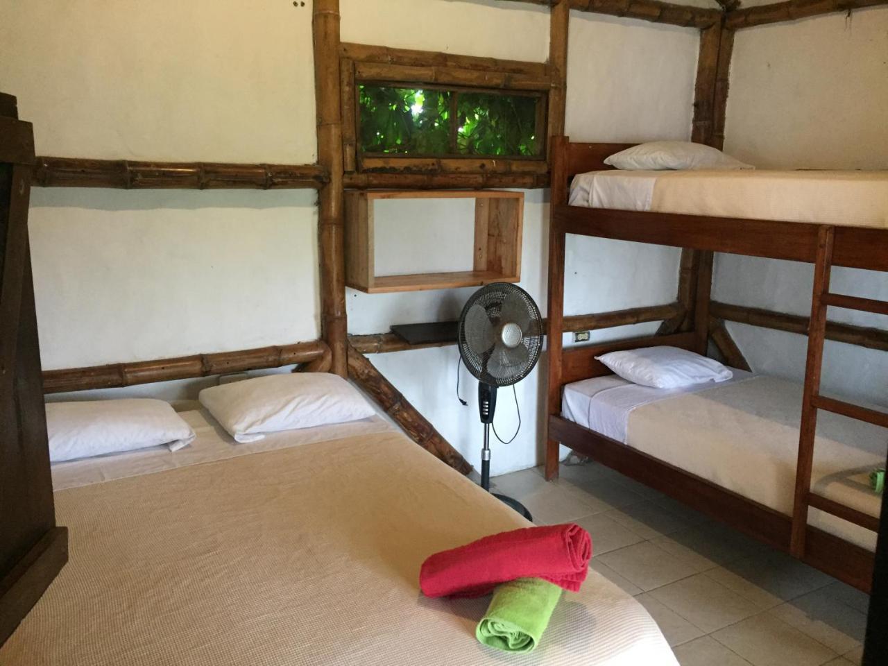 La Facha hostel suites Restaurant Surf Mompiche Extérieur photo