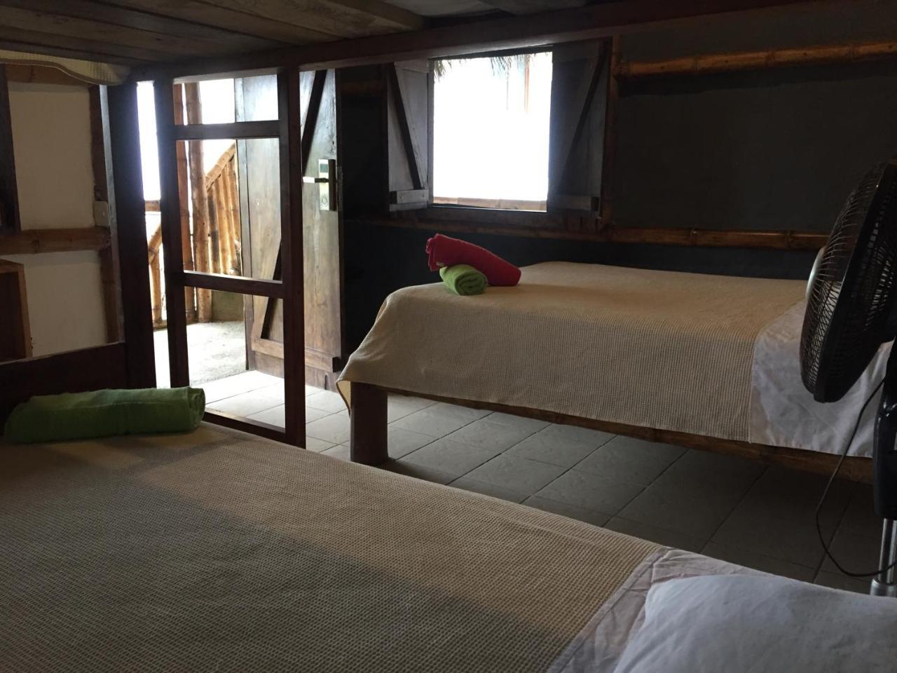 La Facha hostel suites Restaurant Surf Mompiche Extérieur photo