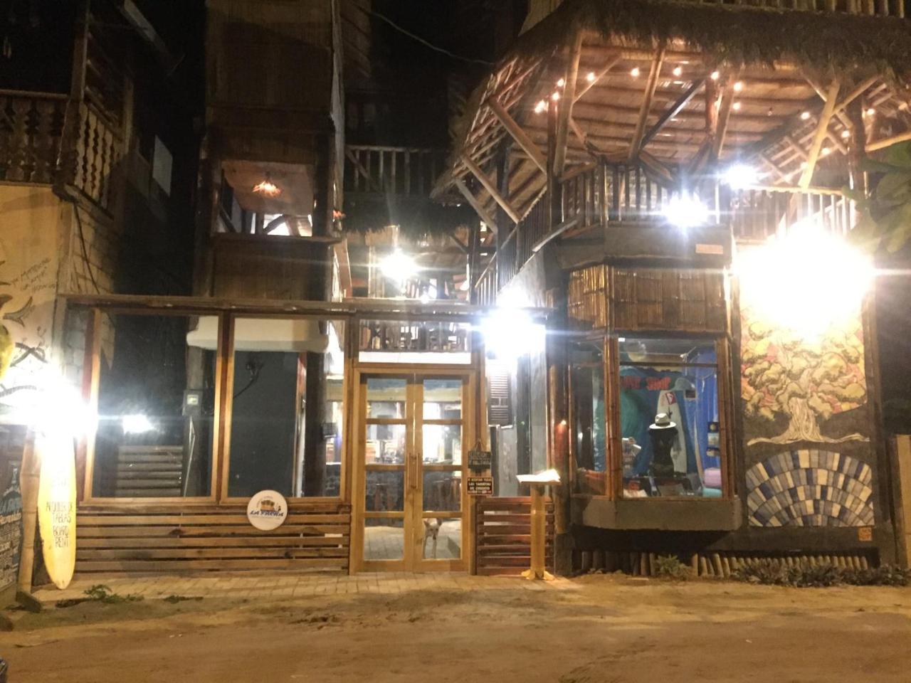 La Facha hostel suites Restaurant Surf Mompiche Extérieur photo