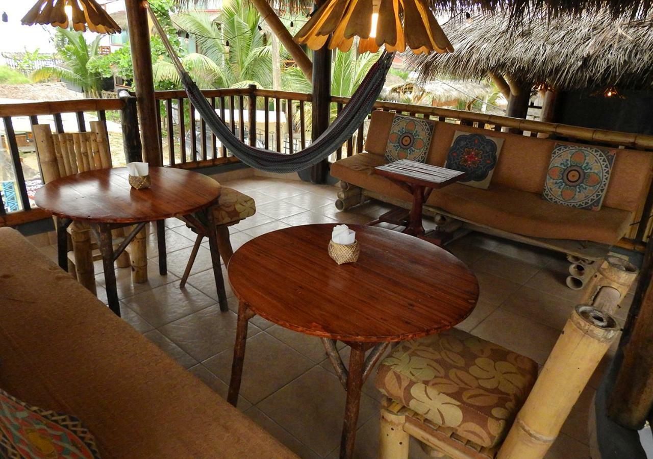 La Facha hostel suites Restaurant Surf Mompiche Extérieur photo